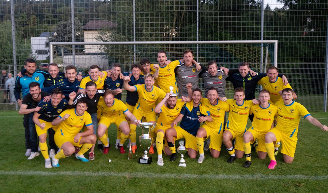 Phönix Lomersheim gewinnt den 49. Stadtpokal So sehn‘ Sieger aus: Stadtpokalgewinner 2023 TSV Phönix Lomersheim.