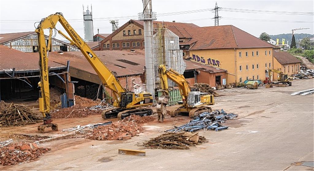 So sieht das Areal der einstigen Ziegelwerke in Mühlacker aktuell aus. Am kommenden Montag sollen die Abrissarbeiten fortgesetzt werden. Foto: Sadler