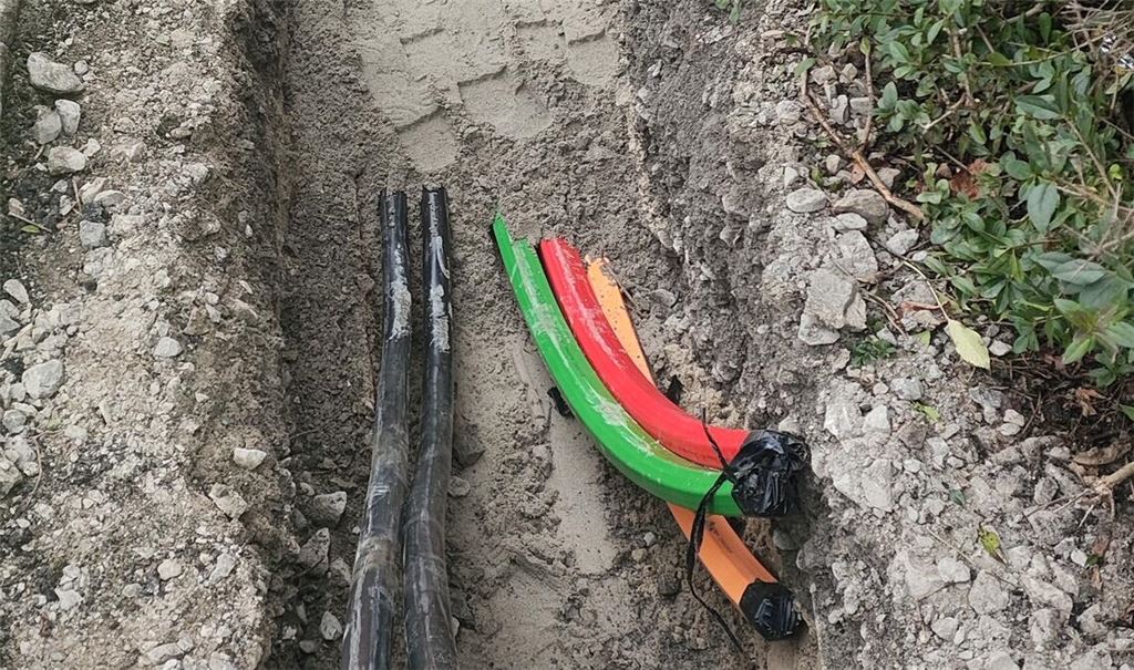 So sieht die Breitbandverlegung aus. Foto: Enzkreis/Stefan Kern