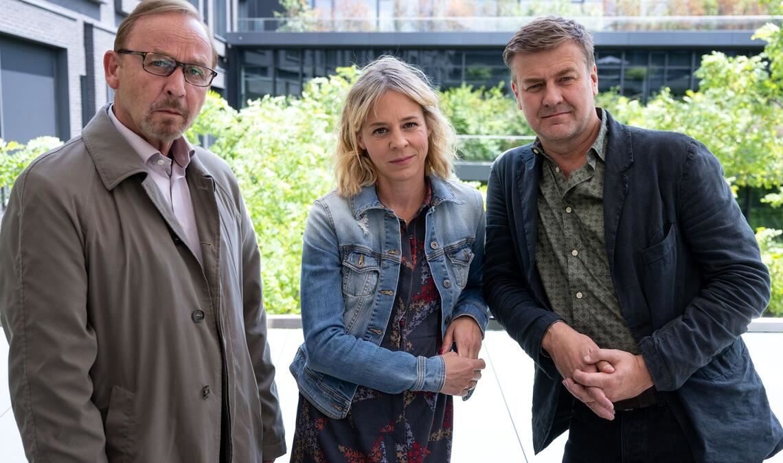 So spielte Held (l) für das ZDF in der Krimireihe "München Mord" den eigenwilligen Kommissar Ludwig Schaller, an der Seite von Bernadette Heerwagen (m) und Marcus Mittermeier (r). (Archivbild)