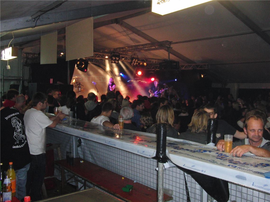 910_0008_158593_kla_hard_rock_zelt_Theke