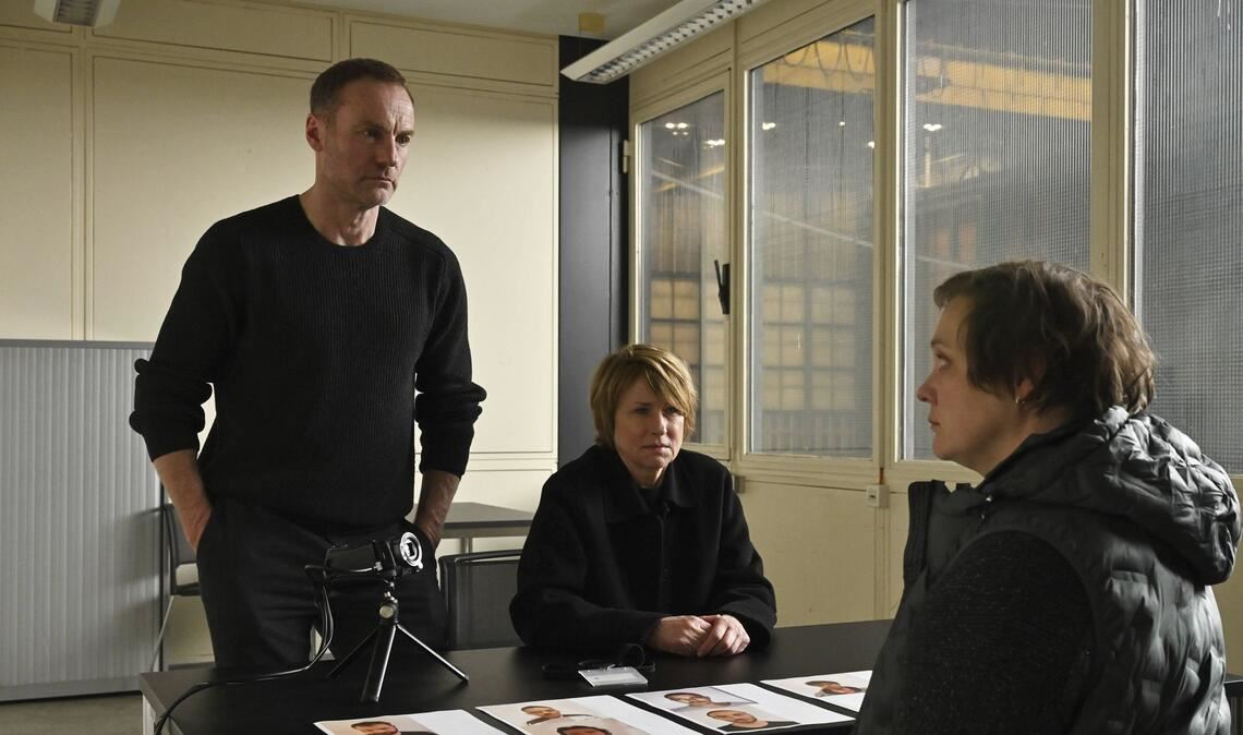 So wird klar, dass Annika Haupt (re.) eine wichtige Figur ist, um den Fall aufklären zu können.