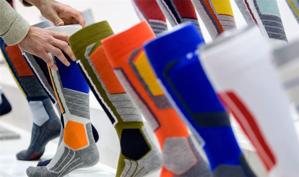 Socken sind zu einem beliebten modischen Accessoires geworden.