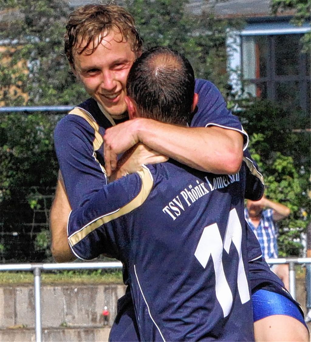Sören Christofori (li., mit Thomas Fischer) will wieder im Phönix-Trikot jubeln. Archivfoto: Eigner