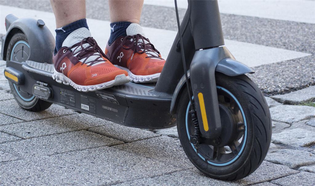 Sogenannte E-Scooter sind im Straßenverkehr mittlerweile häufig anzutreffen. Die Fahrer gehören zu den besonders gefährdeten Gruppen. Foto: Fotomoment