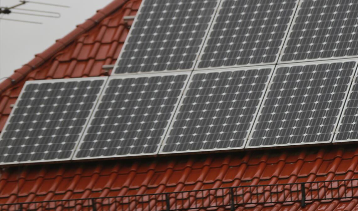 Unbekannte stehlen in großem Stil Solarmodule Solarmodule sind heiß begehrt. Das ruft in der Region Diebe auf den Plan. Symbolfoto: Archiv/Disselhoff