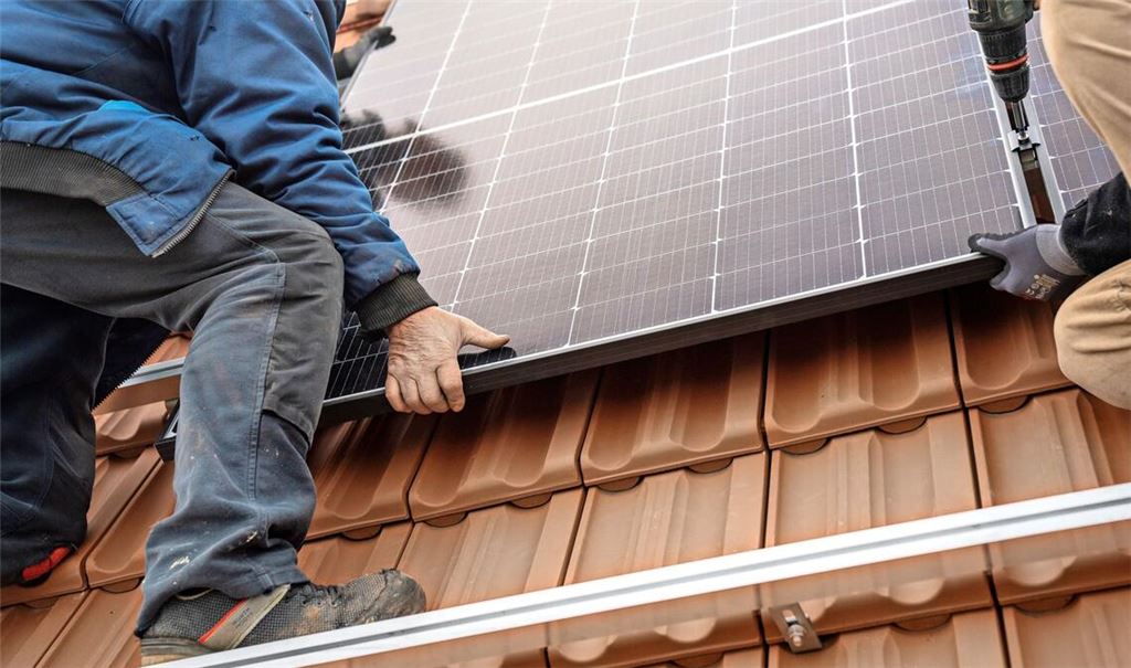 Solarpanels sind zuletzt günstiger geworden – die staatliche Förderung brauche es deshalb nicht mehr, sagt Ministerin Reiche.