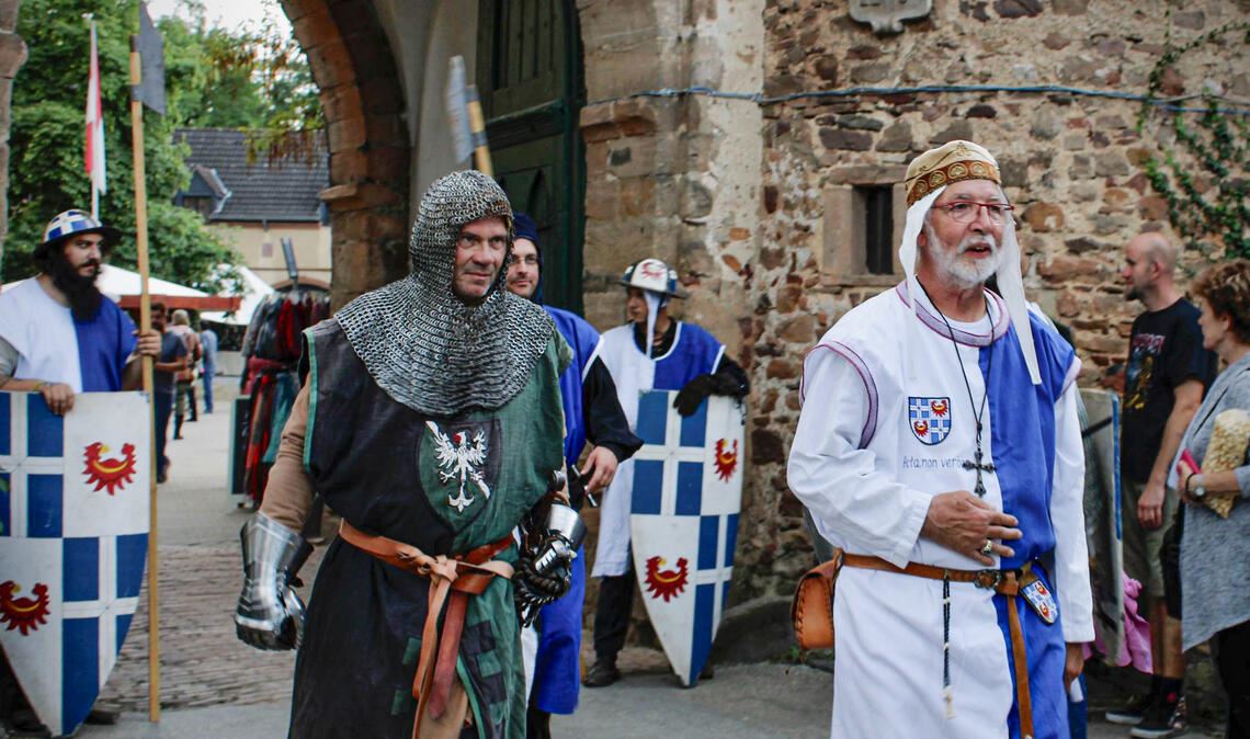 Solche Eindrücke wie in Satzvey bei Euskirchen will die Ritterschaft Bruchsal auch in Enzberg bieten. Historisch gesehen passt das Spektakel in die Ortschaft. Fotos: privat