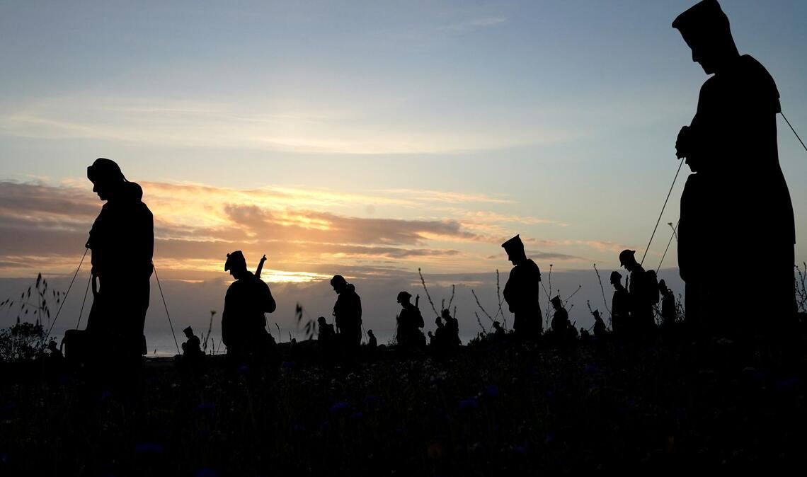 Soldaten-Aufsteller am britischen Normandie-Denkmal erinnern an D-Day-Gefallene