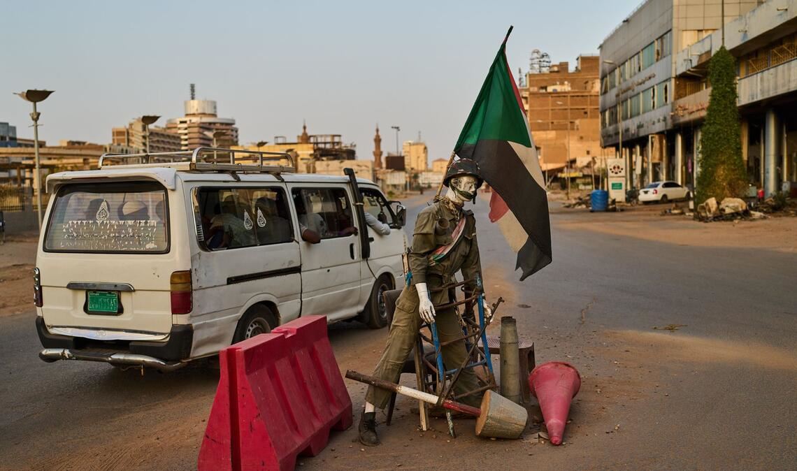 Soldaten-Puppe am Kontrollpunkt