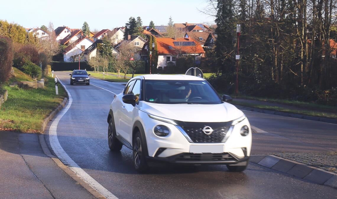 Soll im zweiten Halbjahr saniert werden: die L1134/Weiherstraße durch Wiernsheim. Foto: Archiv