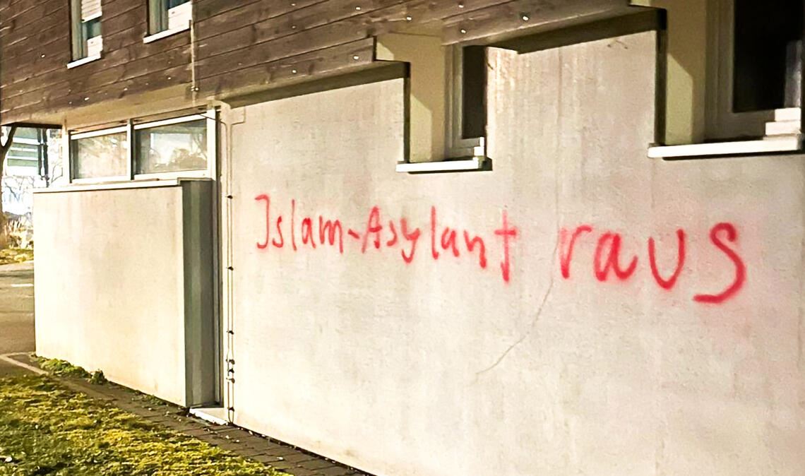 Soll man solche hässlichen Botschaften zeigen? Ja, meint die Mutter, die sich an uns wendet, denn Wegschauen helfe nicht. Fotos: privat