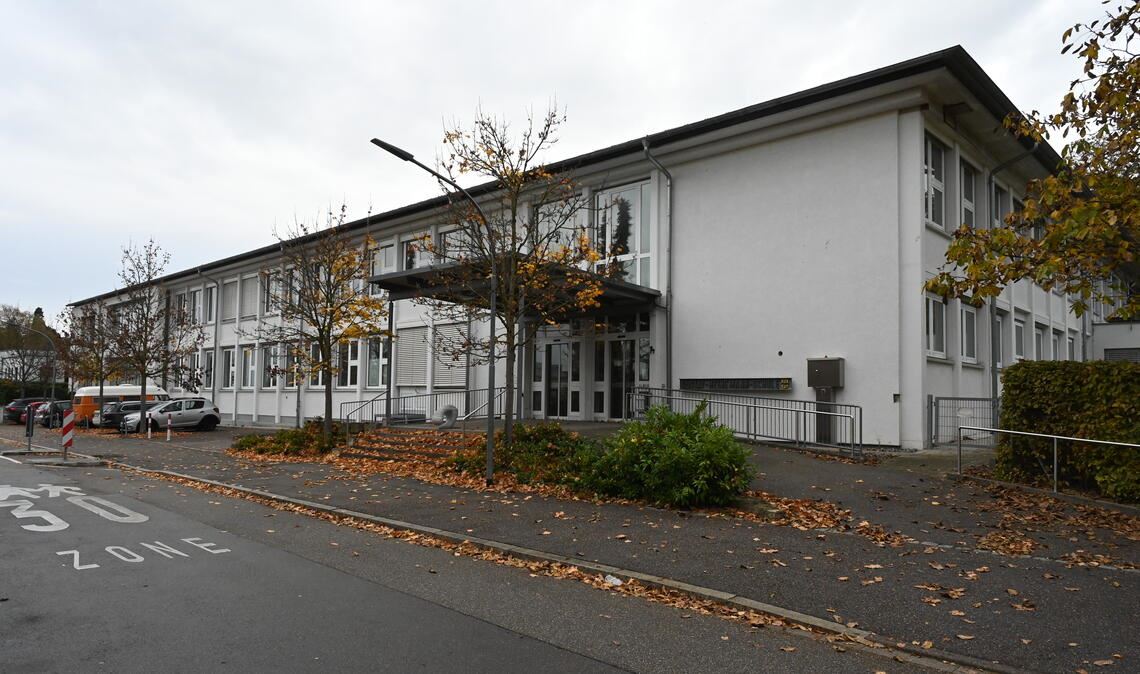 Pläne für „neue“ Schule reifen Soll saniert und teilweise neu gebaut werden: die Gustav-Heinemann-Schule in der Habsburgerstraße 14. Im Bild der Altbau aus 1951, der erhalten bleiben soll. Foto: Bott