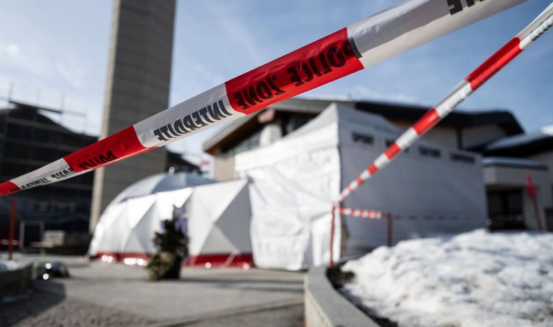 Soll schnell wieder aufgebaut werden: Die Gedenkstätte in Crans-Montana.