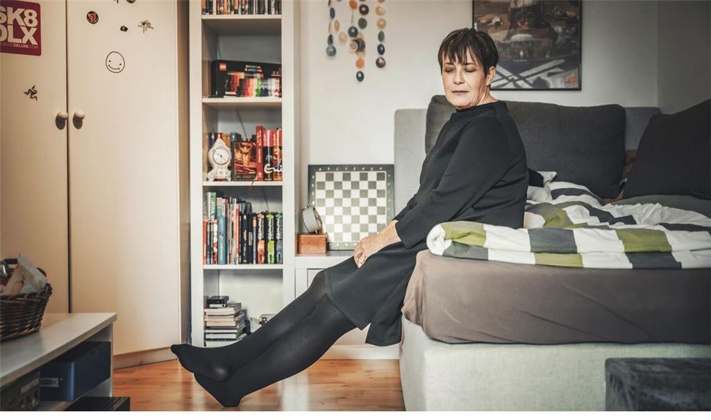 Sonja Thum im Zimmer ihres Sohnes Lukas. Dort ist alles, wie er es vor dreieinhalb Jahren verlassen hat.