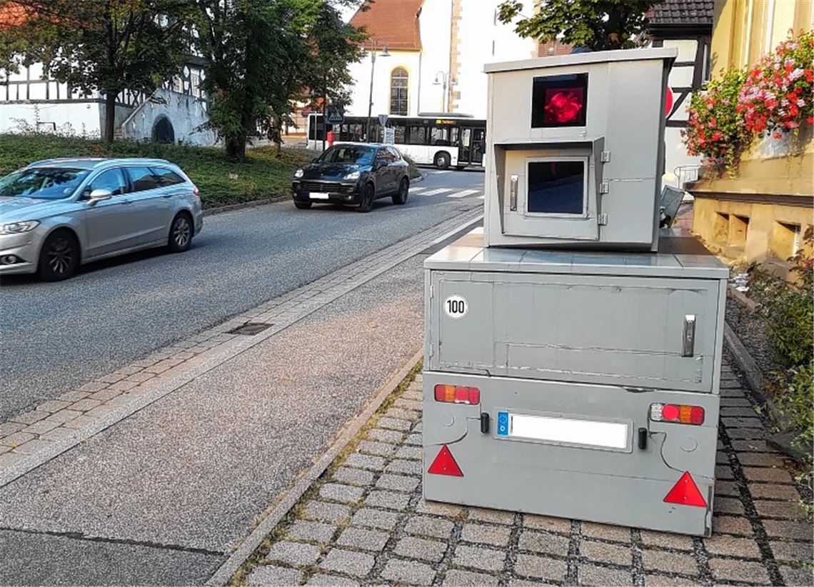 Neuer Blitzer steht vor Schule in Dürrn