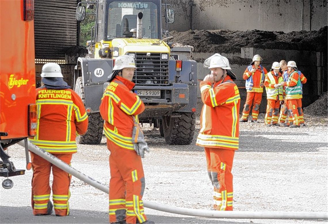 Feuerwehreinsatz in Firmenhalle Feuerwehreinsatz in Firmenhalle