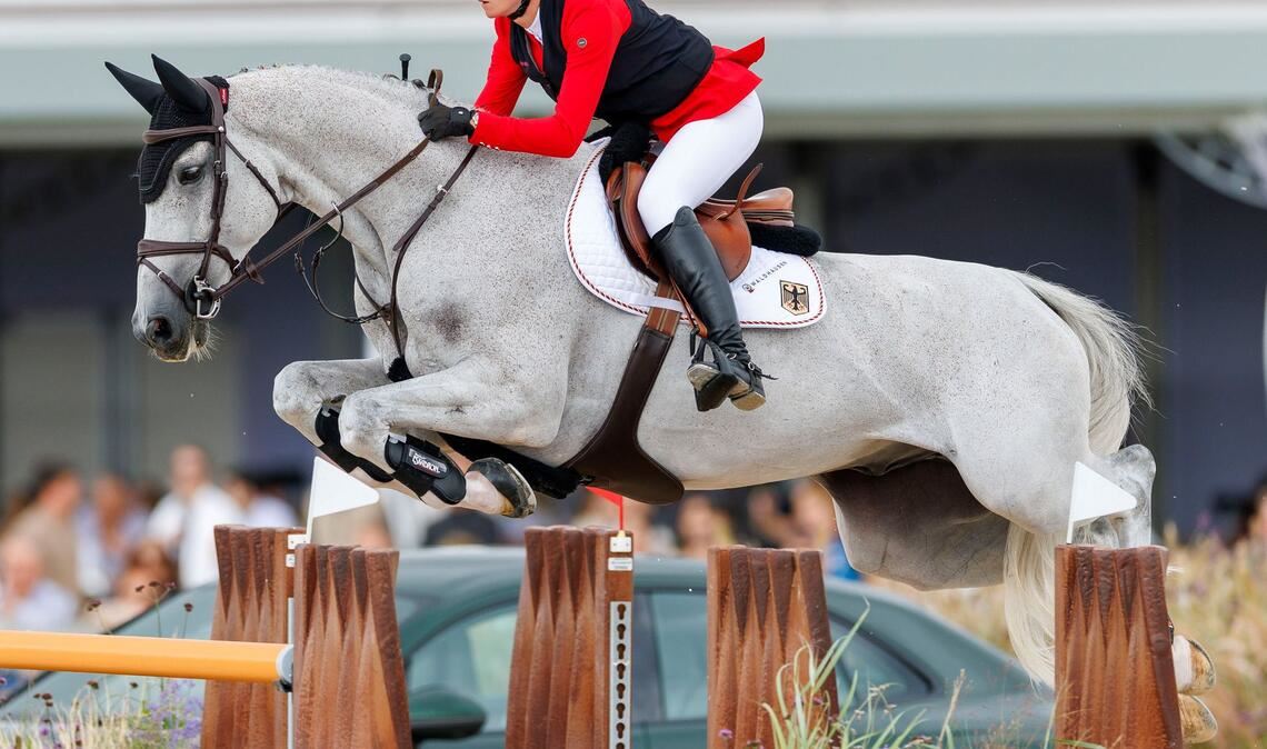 Springreiter feiern bei EM in Spanien Bronze Sophie Hinners lieferte eine fehlerfreie Runde.