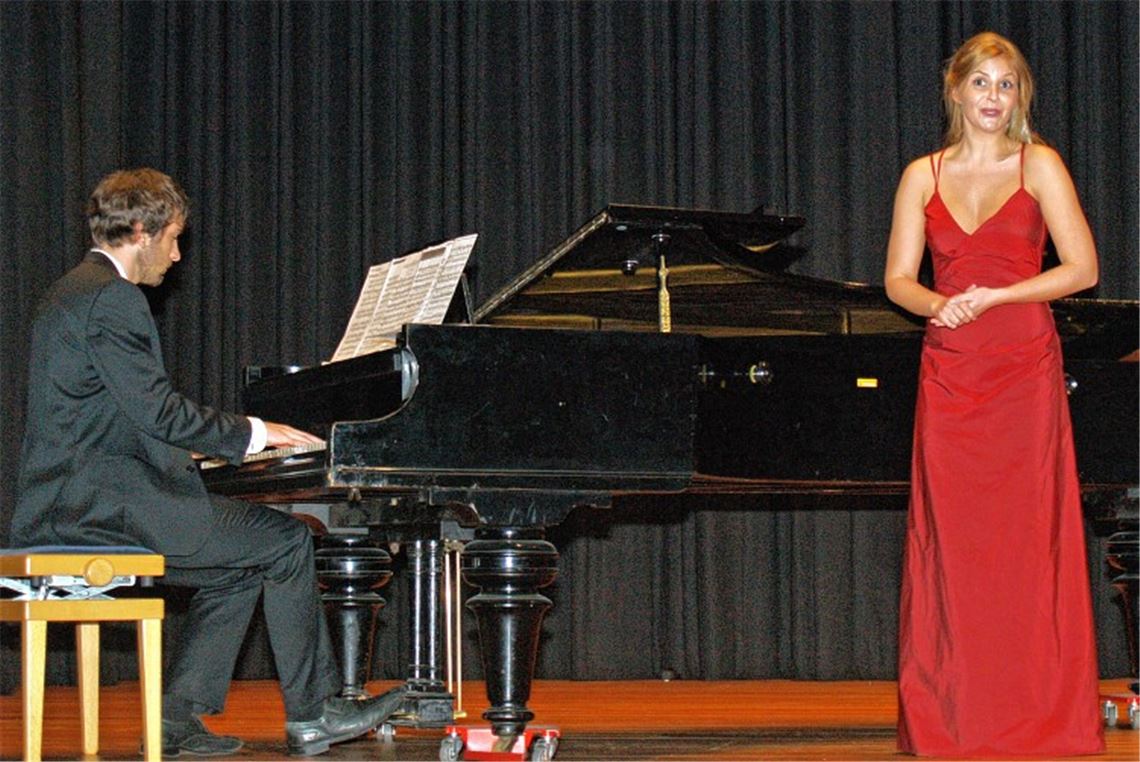 Sopranistin Annika Brenner, am Flügel begleitet von Sebastian Herdtweck. Foto: Filitz