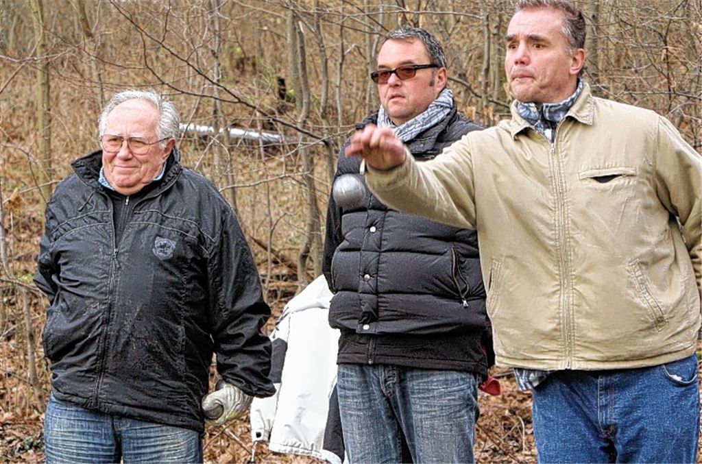 Souveräner Gesamtsieger der Winterturnierserie: Peter Schell (re.), mit Erwin Müller (BC Mühlacker, li.) und Mathias Steinke (TV Brötzingen). Fotos: Eigner