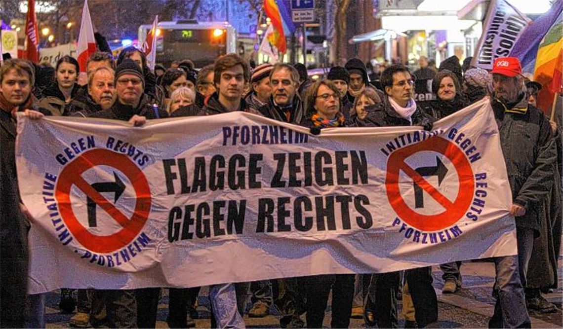 Sowohl das Bündnis gegen Rechts (li.) als auch die Initiative „Pforzheim nazifrei“ mit OB Hager an der Spitze wollen dem Missbrauch des Gedenktags durch Neonazis einen Riegel vorschieben. 