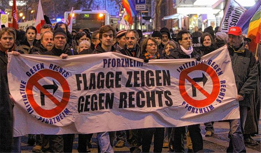 Sowohl das Bündnis gegen Rechts (li.) als auch die Initiative „Pforzheim nazifrei“ mit OB Hager an der Spitze wollen dem Missbrauch des Gedenktags durch Neonazis einen Riegel vorschieben. 