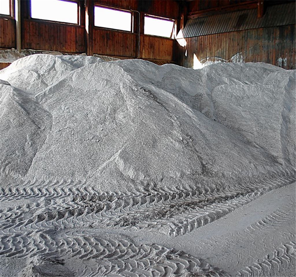 Sowohl in Pforzheim (Foto) als auch in Maulbronn müssen die Streusalz-Lagerhallen kurzfristig beziehungsweise mittelfristig durch Neubauten ersetzt werden. Die bestehenden Bauwerke sind statisch nicht mehr haltbar, heißt es aus der Kreisverwaltung. 