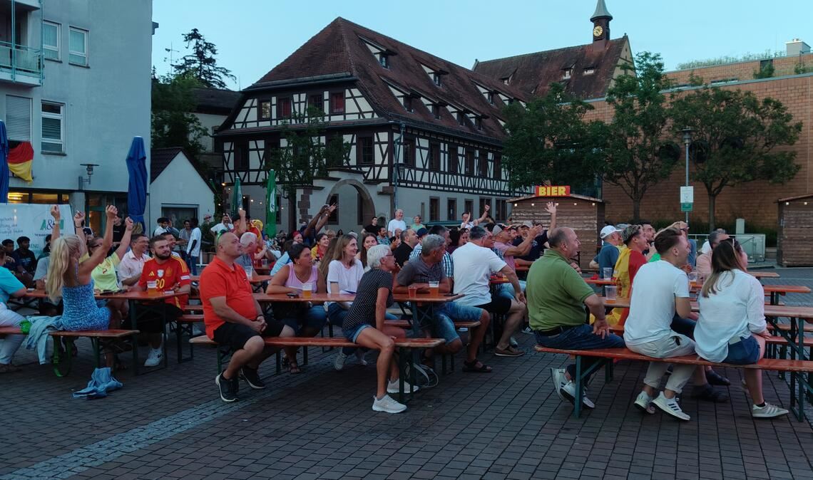 Spanien gegen Frankreich lockt im Rahmen der Public Open in Mühlacker keine Massen. Fotos: Deeg