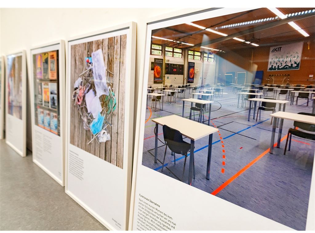 Spannende Blickwinkel und Gedanken: Im Sternenfelser Komm-In sind noch bis Ende Januar kommentierte Fotografien zum Thema „Shutdown“ zu sehen. Foto: Fotomoment