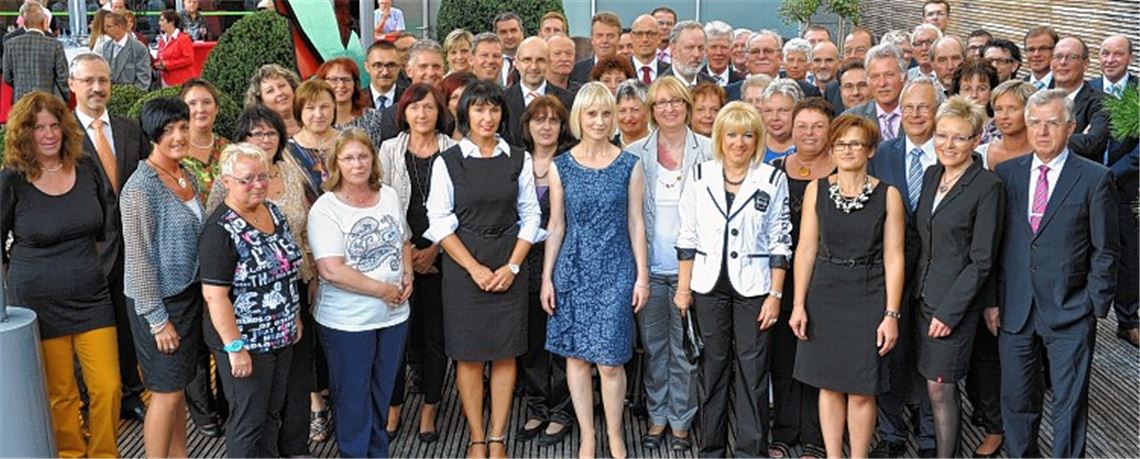Sparkasse Pforzheim Calw ehrt ihre Jubilare und Mitarbeiter, die in den Ruhestand gehen.