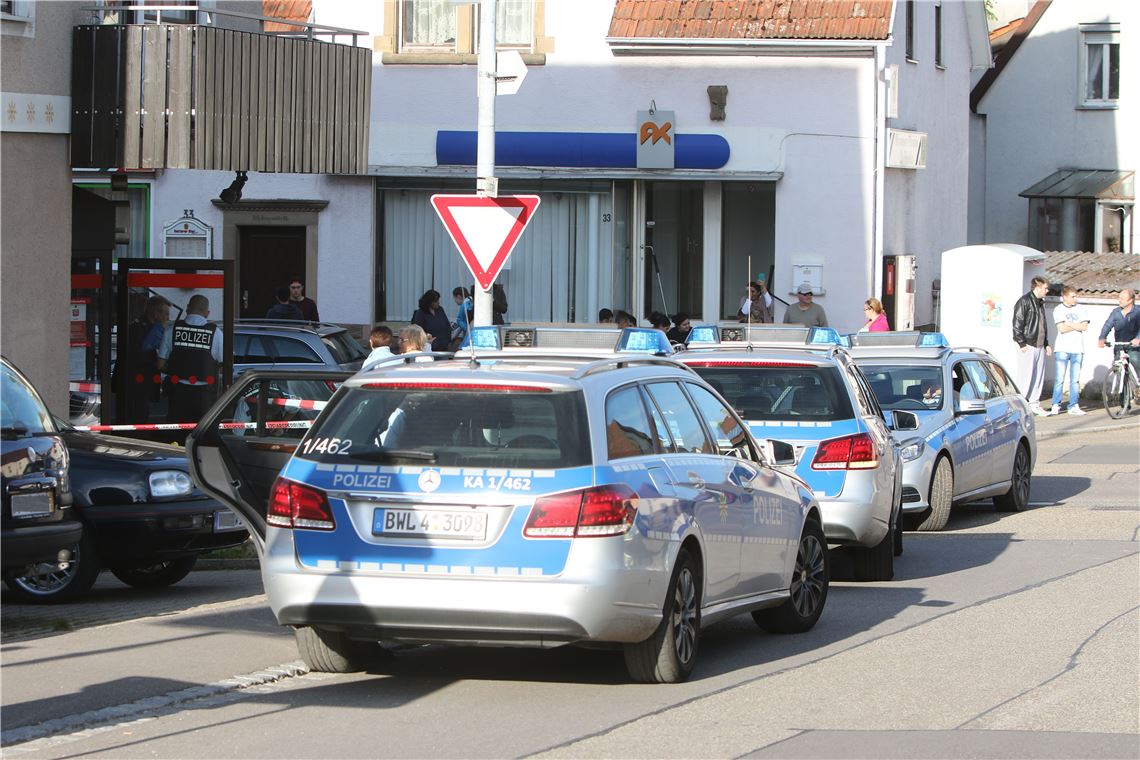 Banküberfall in Lienzingen Tatort Sparkasse: Die Filiale in Lienzingen wurde am Donnerstag überfallen. (Foto: Disselhoff)