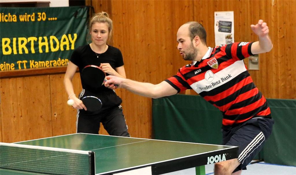 Spaß beim Mitternachts-Mixed-Turnier: Florian Haug und Lucie Langenstein vom gastgebenden TSV Großglattbach. Fotos: rkü