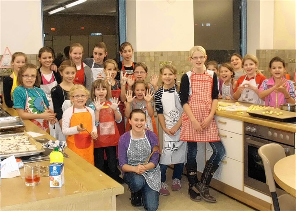 Spaß in der Weihnachtsbäckerei.