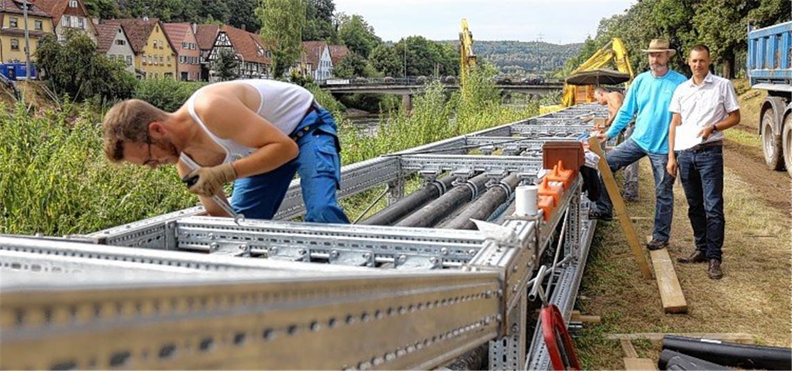 Einbau des Enzdükers zieht Blicke auf sich