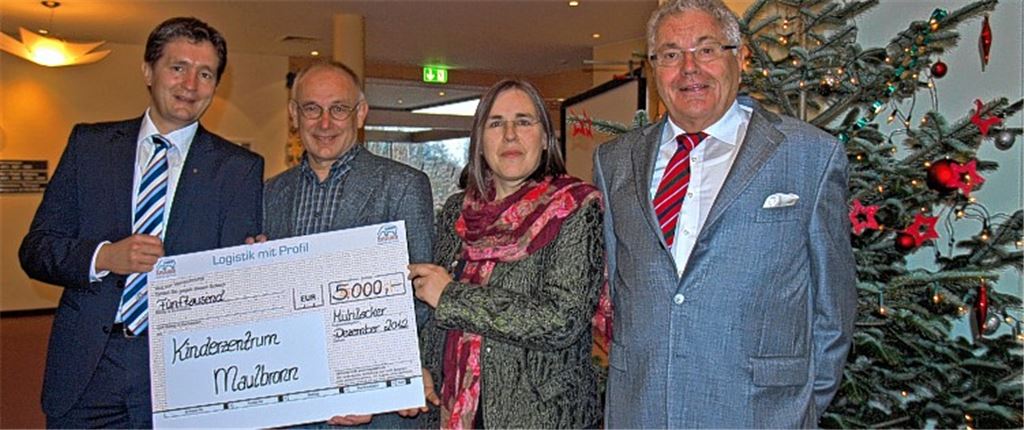 Spende von der Spedition Albert Craiss (v. li.): Geschäftsführer Michael Craiss, Karl Craiss (Vorsitzender Förderkreis Kinderzentrum Maulbronn), Pfarrerin Sabine Leibbrandt (Kinderzentrum Maulbronn) und der Seniorcef der Mühlacker Spedition, Albert Craiss.