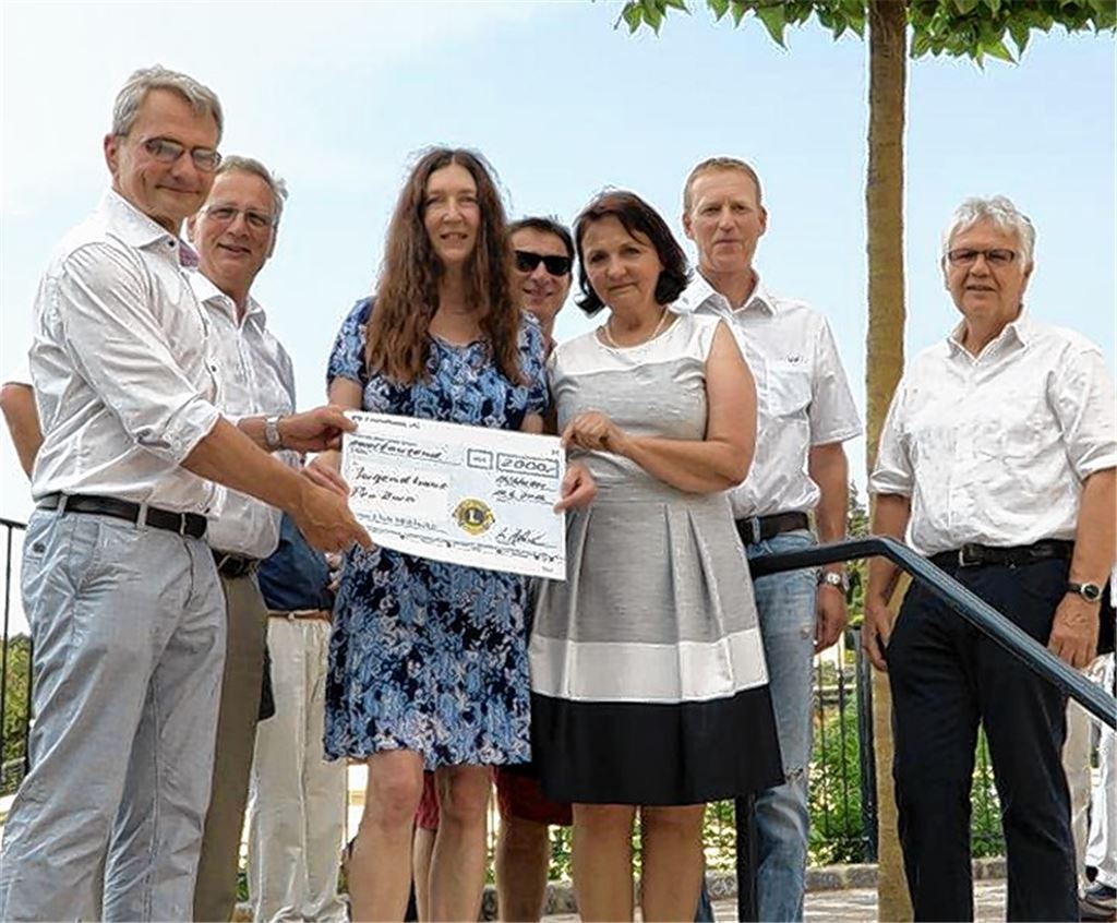 Lions Club verbindet Stabwechsel mit Spende