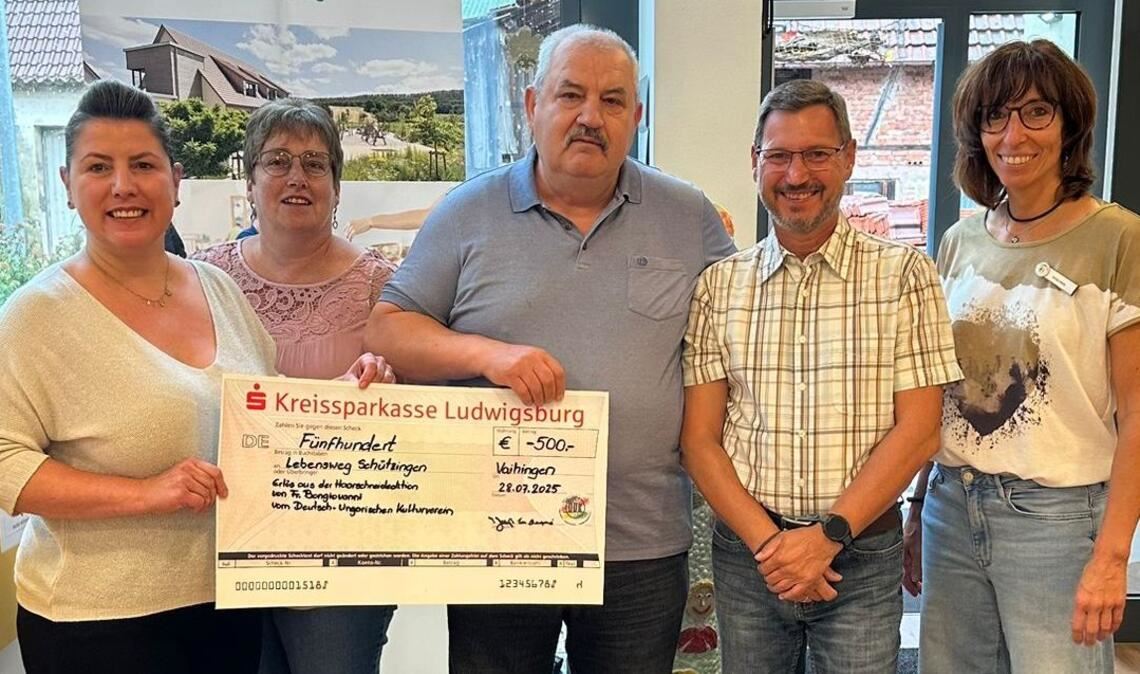 Spendenübergabe des DUK Ensingen an die Familienherberge Lebensweg. Foto: privat