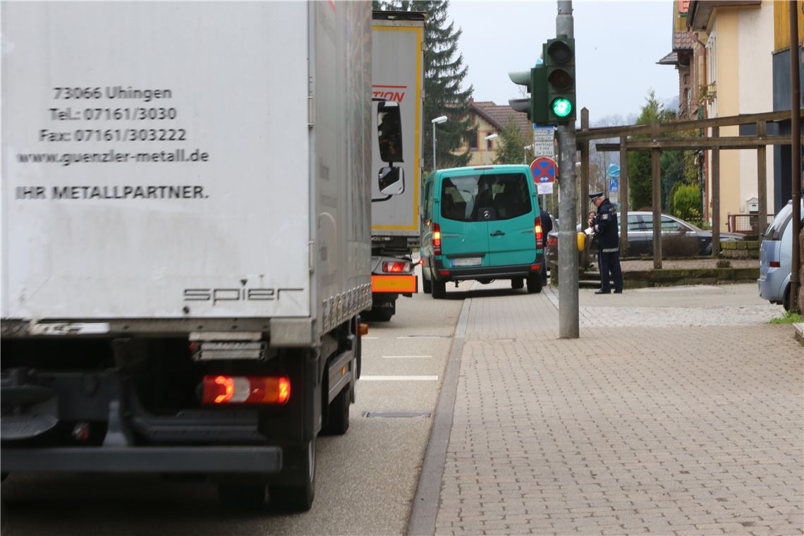 910_0008_145011_lh_Sperrung_B35_Maulbronn_1_