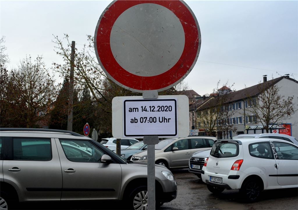 Sperrung am Montag, doch der Parkplatz ist inzwischen wieder freigegeben. Stahlfeld
