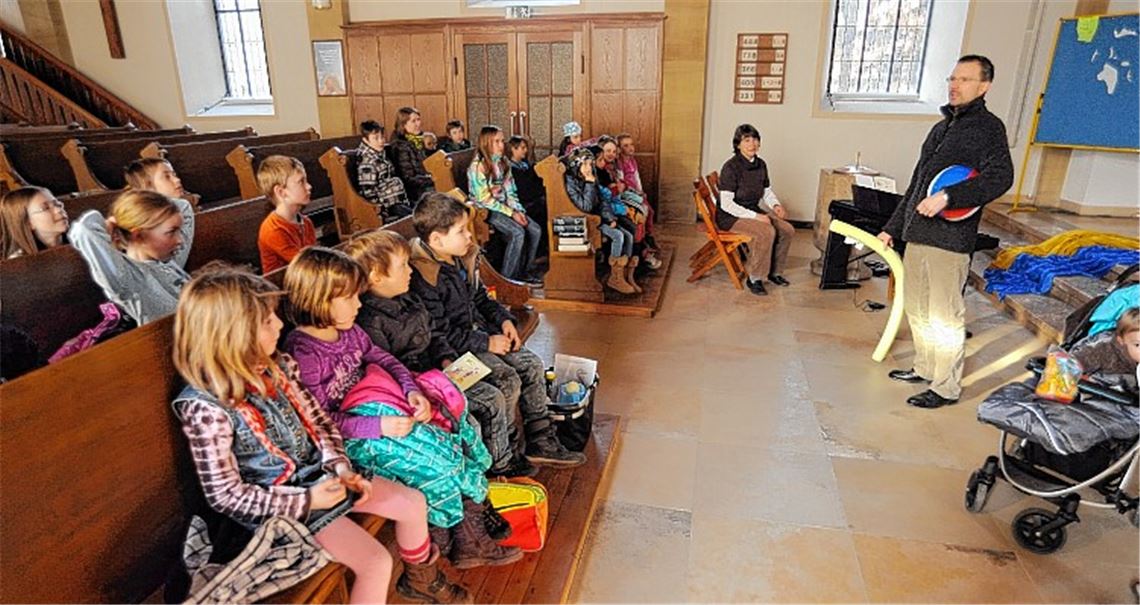 Spielerischer Gottesdienst: Rund 40 Kinder lernen die Bahamas kennen.