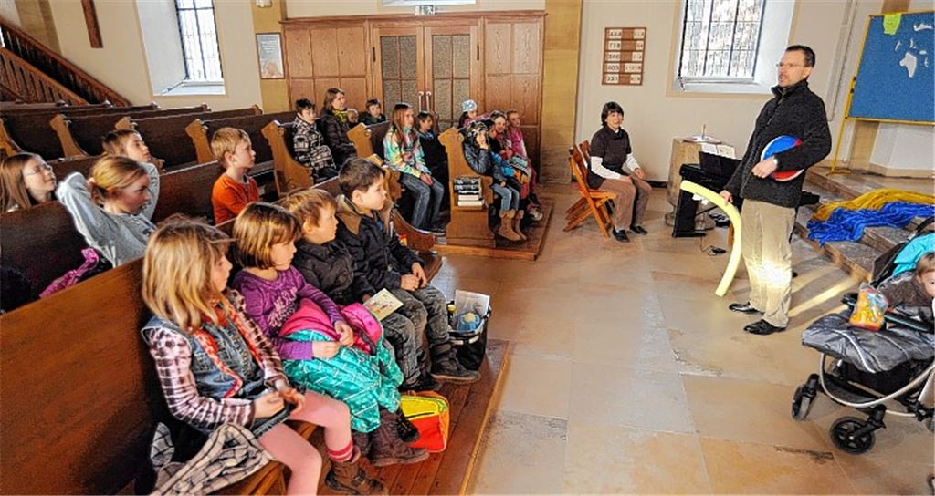 Spielerischer Gottesdienst: Rund 40 Kinder lernen die Bahamas kennen.