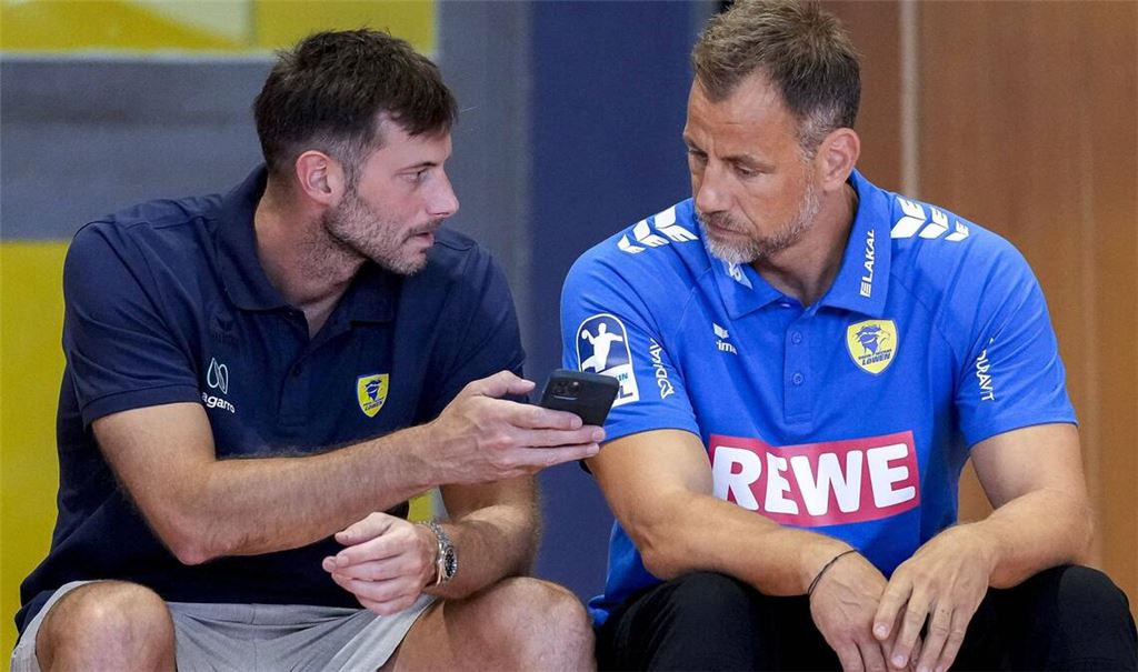 Sportchef Uwe Gensheimer (li.) arbeitet bei den Rhein-Neckar Löwen eng mit Cheftrainer Maik Machulla zusammen.