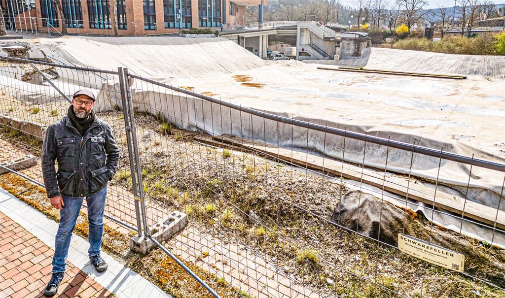 Spricht sich für einen Mix aus Wohnen, Handel, Gastronomie, Büros und kleineren Veranstaltungsflächen am Kelterplatz aus: Citymanager Steffen Roller. Fotos: Fotomoment