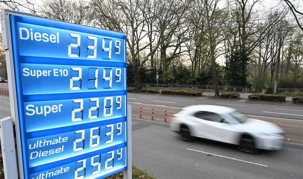 Sprit ist nach wie vor teuer - aber nicht mehr so teuer wie noch vor einigen Tagen.