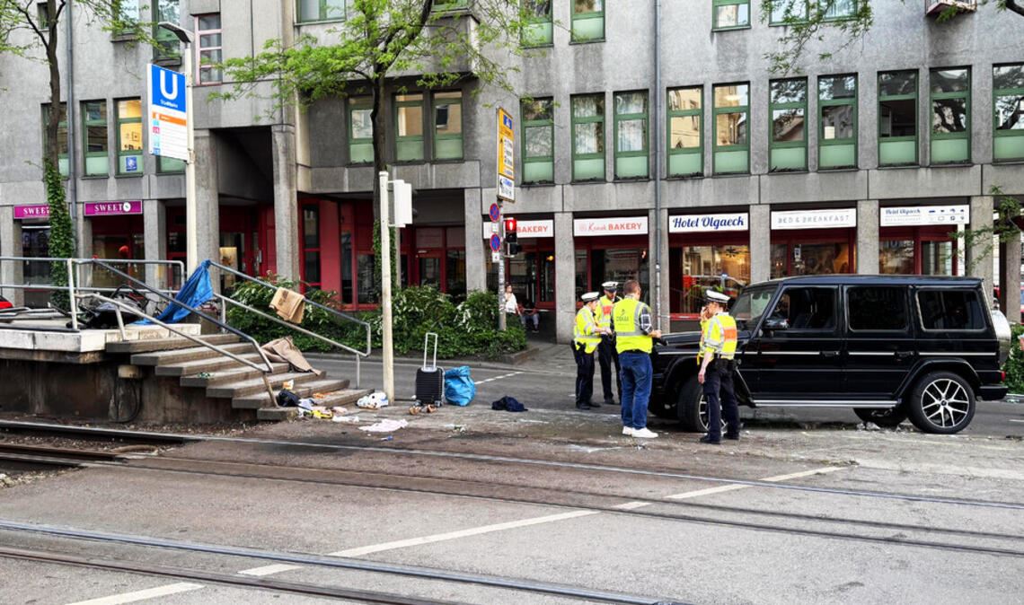 Spurensicherung am 2. Mai 2025 an der Unfallstelle am Olgaeck, nachdem die Rettungskräfte abgerückt sind. Die Ermittlungsergebnisse sind wesentlicher Bestandteil des Prozesses im Amtsgericht wegen fahrlässiger Tötung.