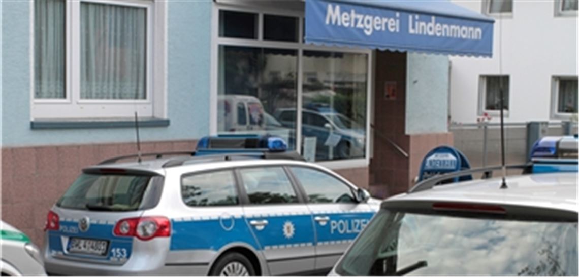 Spurensuche am Tatort an der Schlossstraße in Niefern.