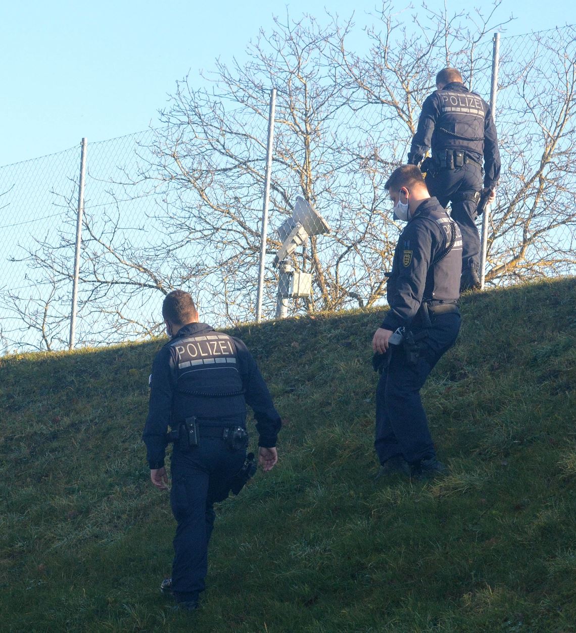 Die Tatverdächtigen hüllen sich in Schweigen Spurensuche in Mühlacker. Foto: Stahlfeld