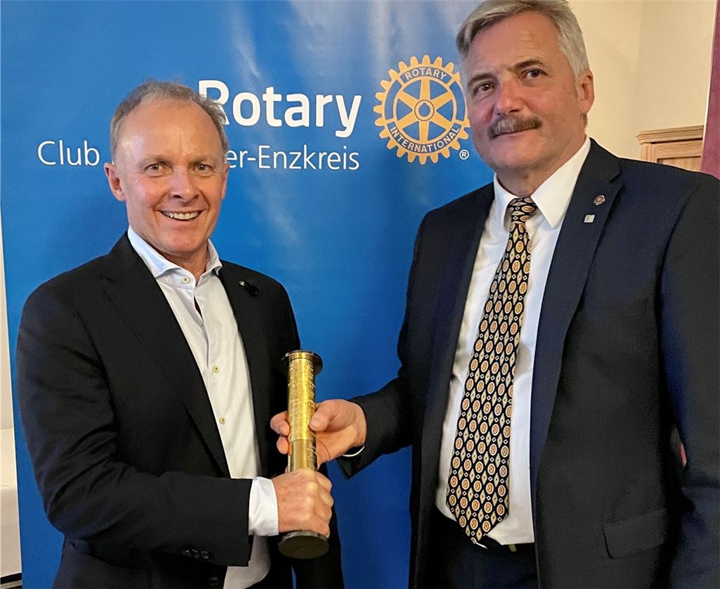 Stabwechsel beim Rotary Club: der neue Präsident Gert Meier (li.) mit seinem Vorgänger Professor Dr. Herbert Emmerich.privat