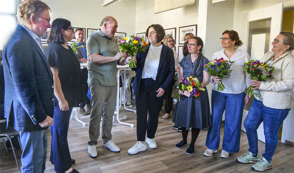 Stabwechsel nach 15 Jahren: Werner Kunstetter (3.v.li.) übergibt das Amt an der Spitze des Vereins „Tagesmütter Enztal“ an seine Nachfolgerin Diana Rauch. Foto: Friedrich