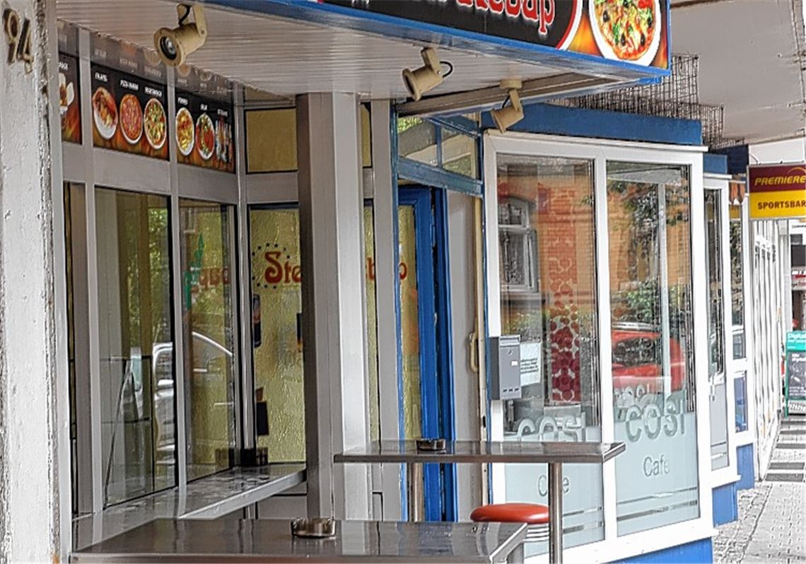 Stadt legt ihr Veto ein: Für zwei Gebäude – links die Bahnhofstraße 94, rechts die Bahnhofstraße 51 – liegen konkrete Anträge auf Eröffnung eines „Kiosks mit Wettannahmestelle“ vor.
